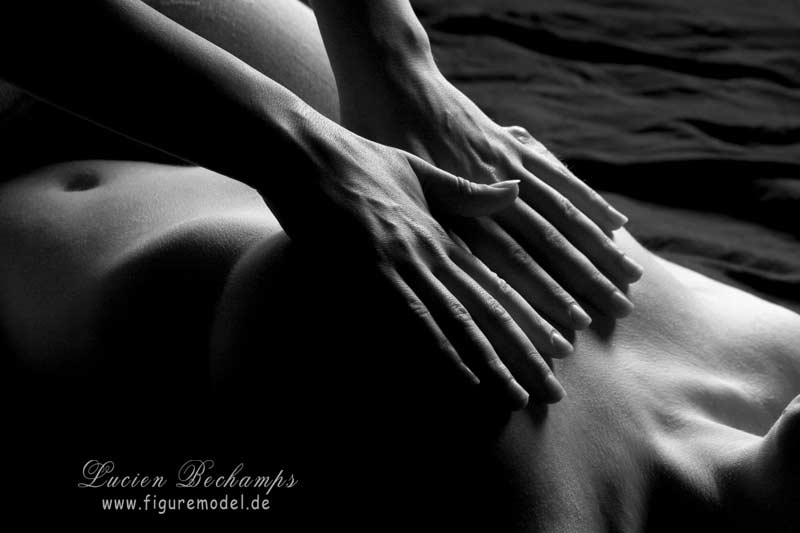 L`art de Lucien Bechamps | 201506 Busenmassage | Busenmassage-ihre-Haende-be | figuremodel.de