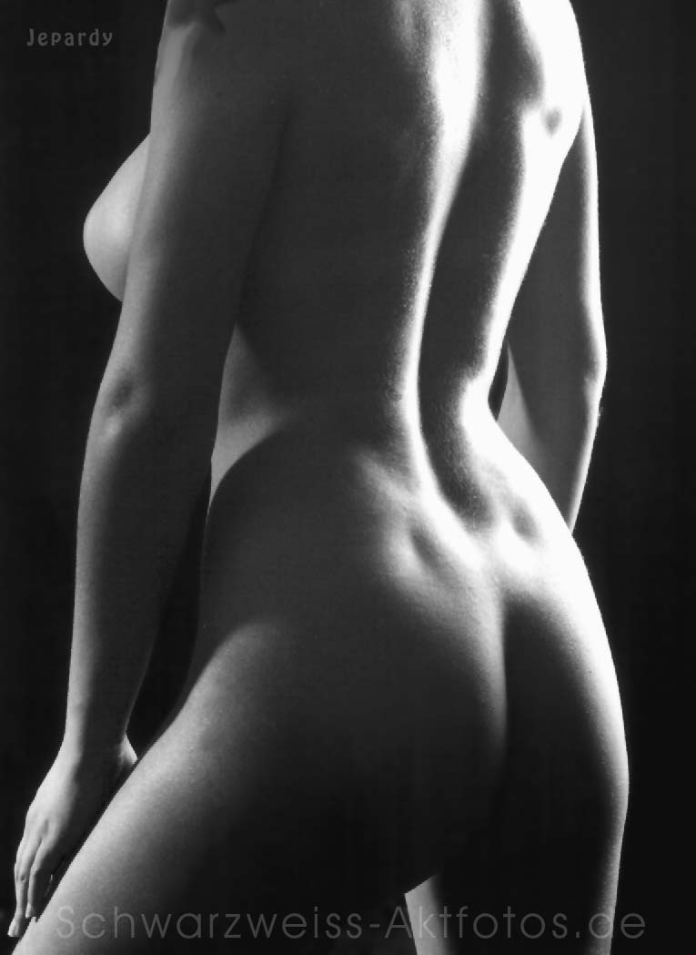 L`art de Lucien Bechamps | Schwarzweiss | Jepardy-Breast-Butt-161333 | figuremodel.de